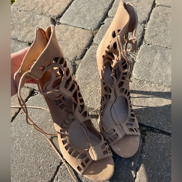 Shoemint cream/tan heels - Picture 3 of 9